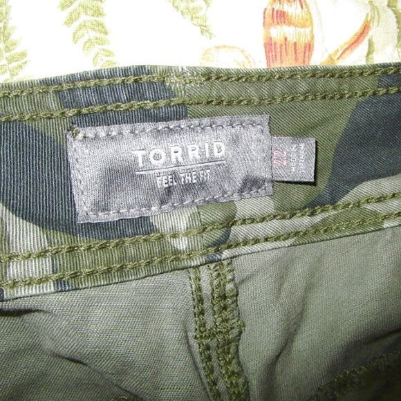 Torrid Camo Pants Womens Size 22 Stretch High Rise Utility Grunge Forest Goblin - Picture 6 of 11